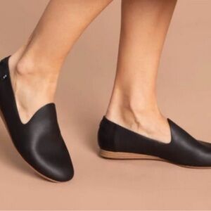Toms Darcy Black Women's Slip-On Loafers Size 6.5 Very Good Condition